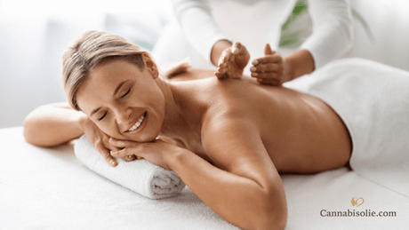 CBD massageolie vs traditionele massageoliën: welke is beter?
